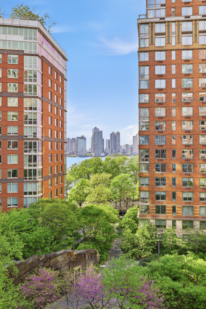 210 Warren Street Battery Park City New York NY 10282