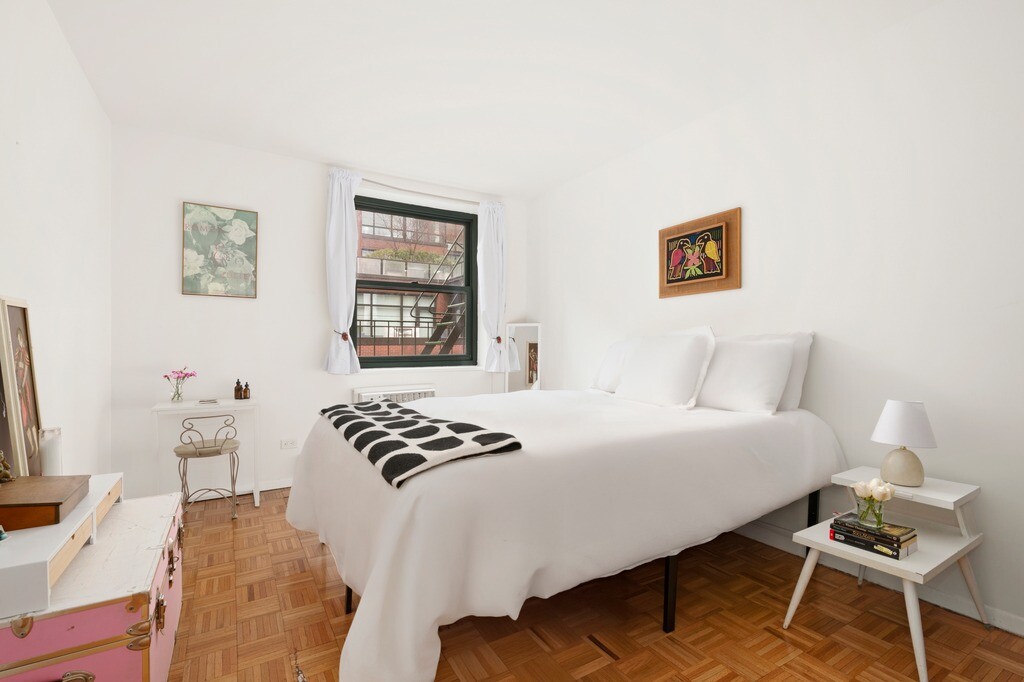 684 Washington Street W. Greenwich Village New York NY 10014