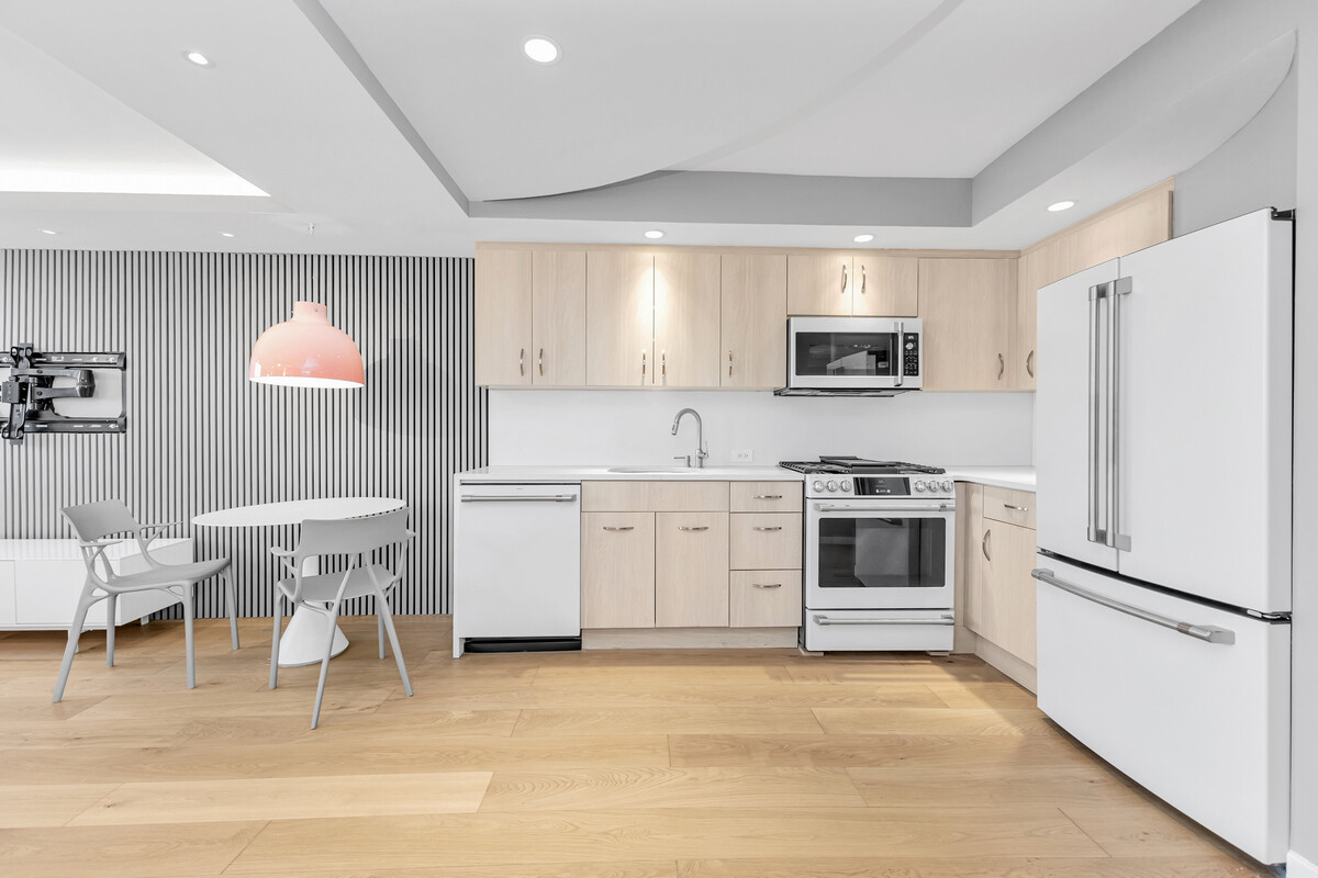 62-54 97th Place 9M Forest Hills Queens NY 11374