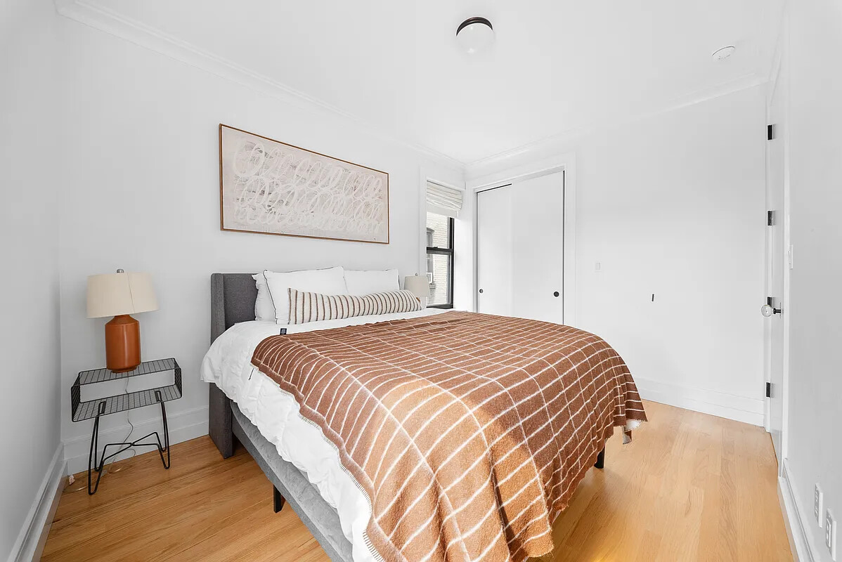 24-39 38th Street 1D Astoria Queens NY 11103