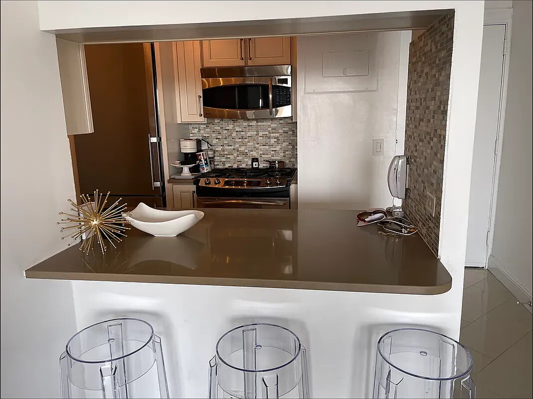 377 Rector Place 4L Battery Park City New York NY 10280