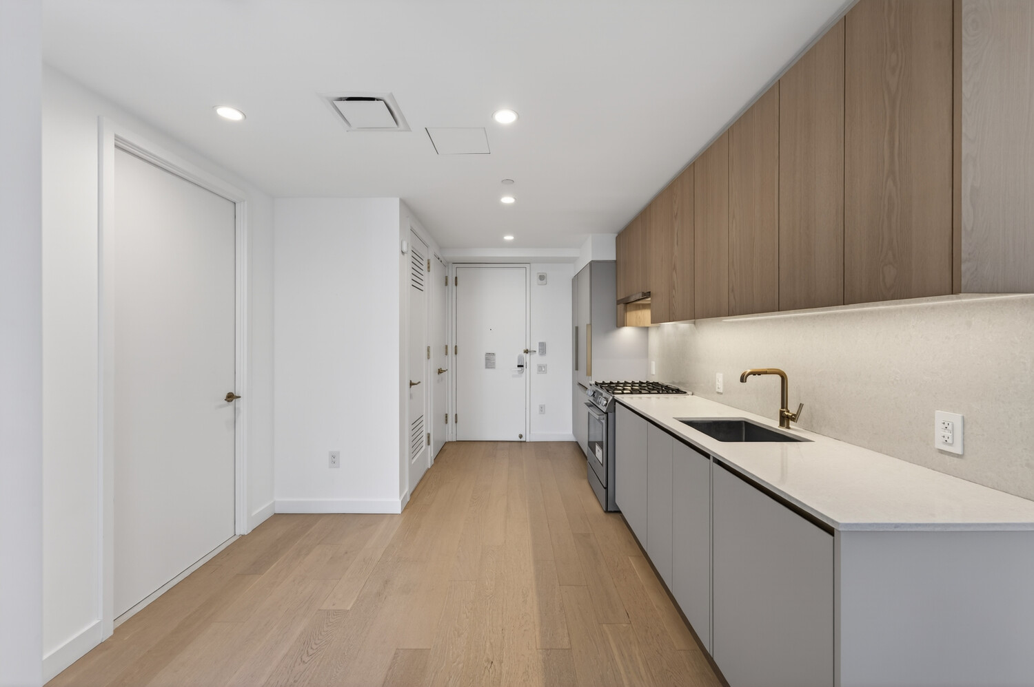 3 Court Square 3305 Long Island City Queens NY 11101