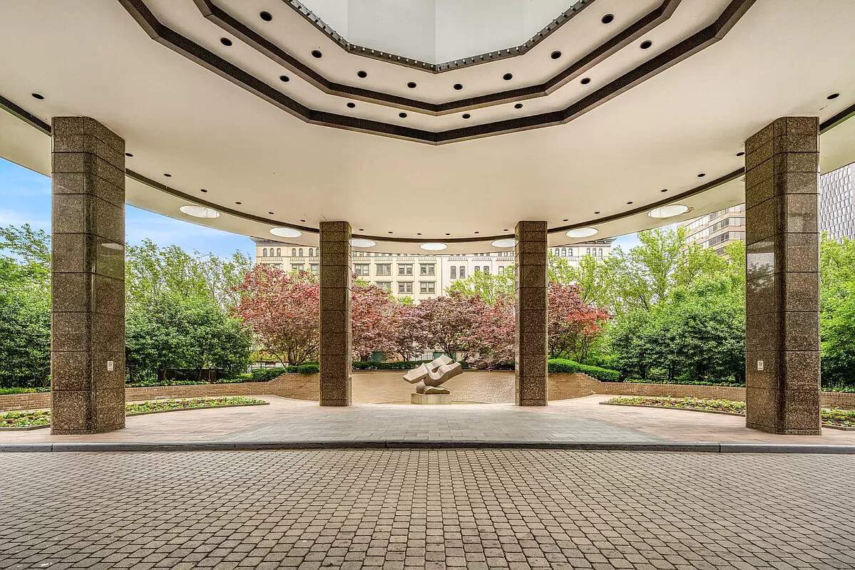 330 East 38th Street 37B Murray Hill New York NY 10016