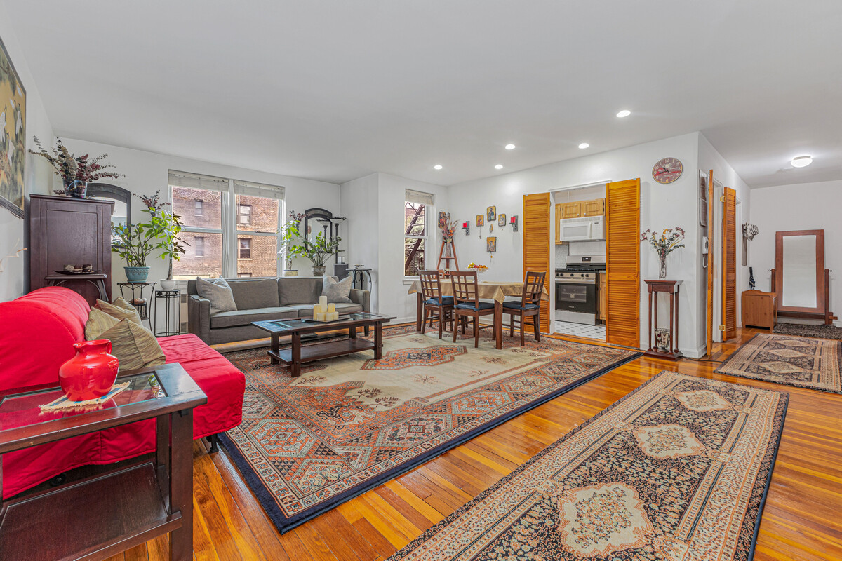 66-33 Yellowstone Blvd. 5B Forest Hills Queens NY 11375