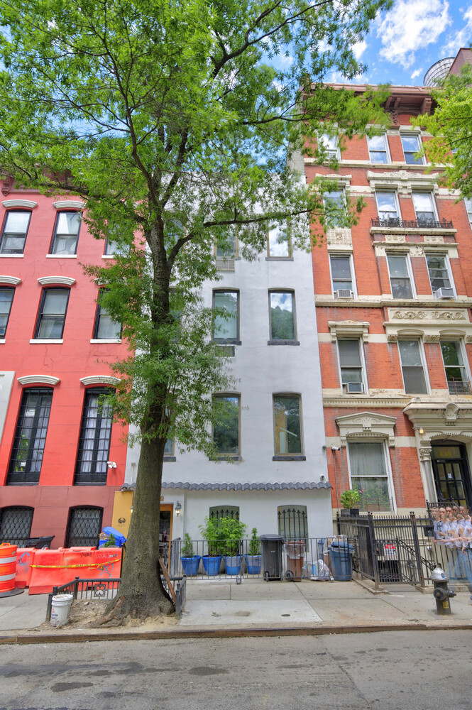 437 West 43rd Street 1G Clinton New York NY 10036