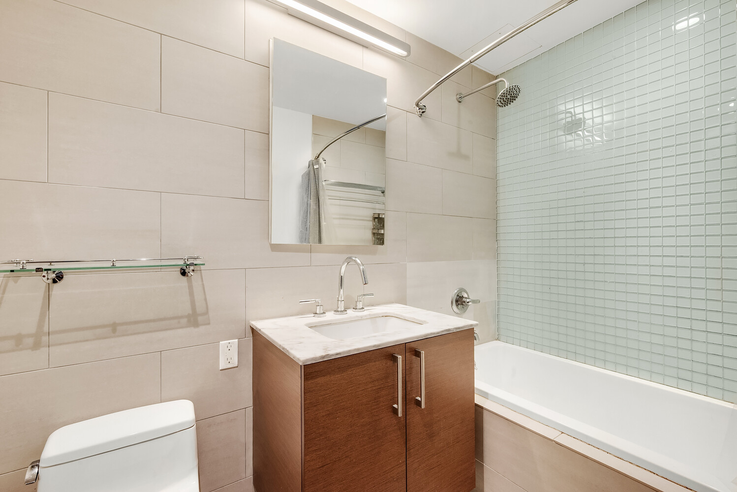 21-45 44th Drive 1I Long Island City Queens NY 11101