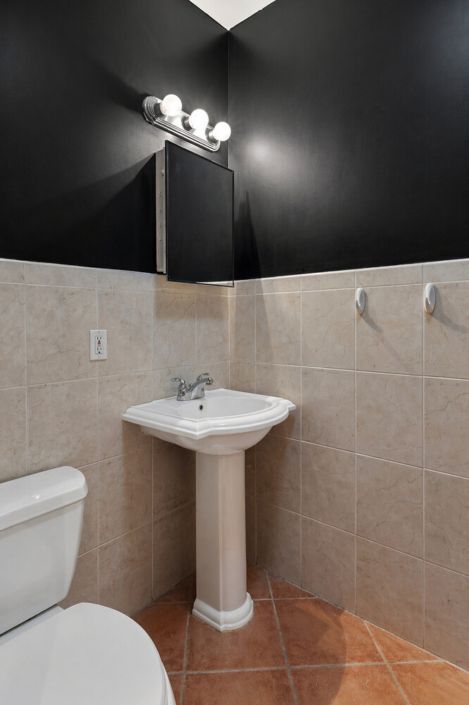 370 90th Street 1D Fort Hamilton Brooklyn NY 11209