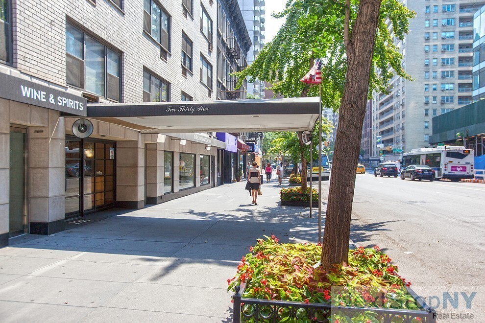 235 East 57th Street 2B Midtown East New York NY 10022