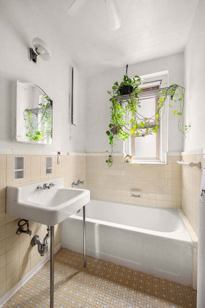 9437 Shore Road E4 Fort Hamilton Brooklyn NY 11209