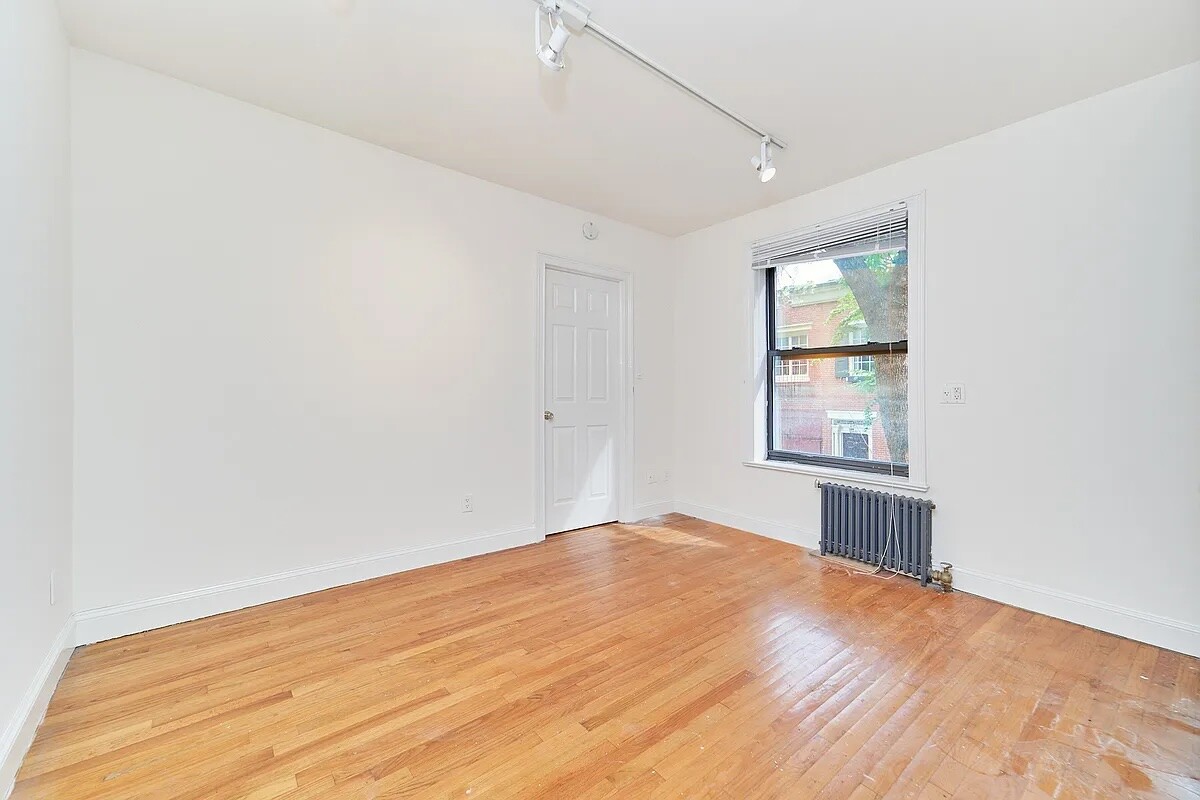 19 Commerce Street 10 W. Greenwich Village New York NY 10014