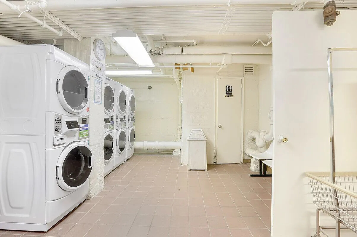 25 Minetta Lane 1F Greenwich Village New York NY 10012