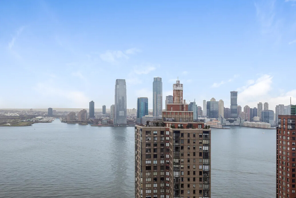 200 Rector Place 31C Battery Park City New York NY 10280