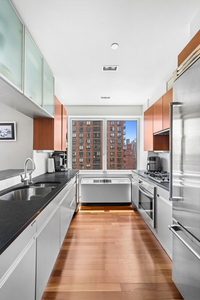 300 East 55th Street Sutton Place New York NY 10022