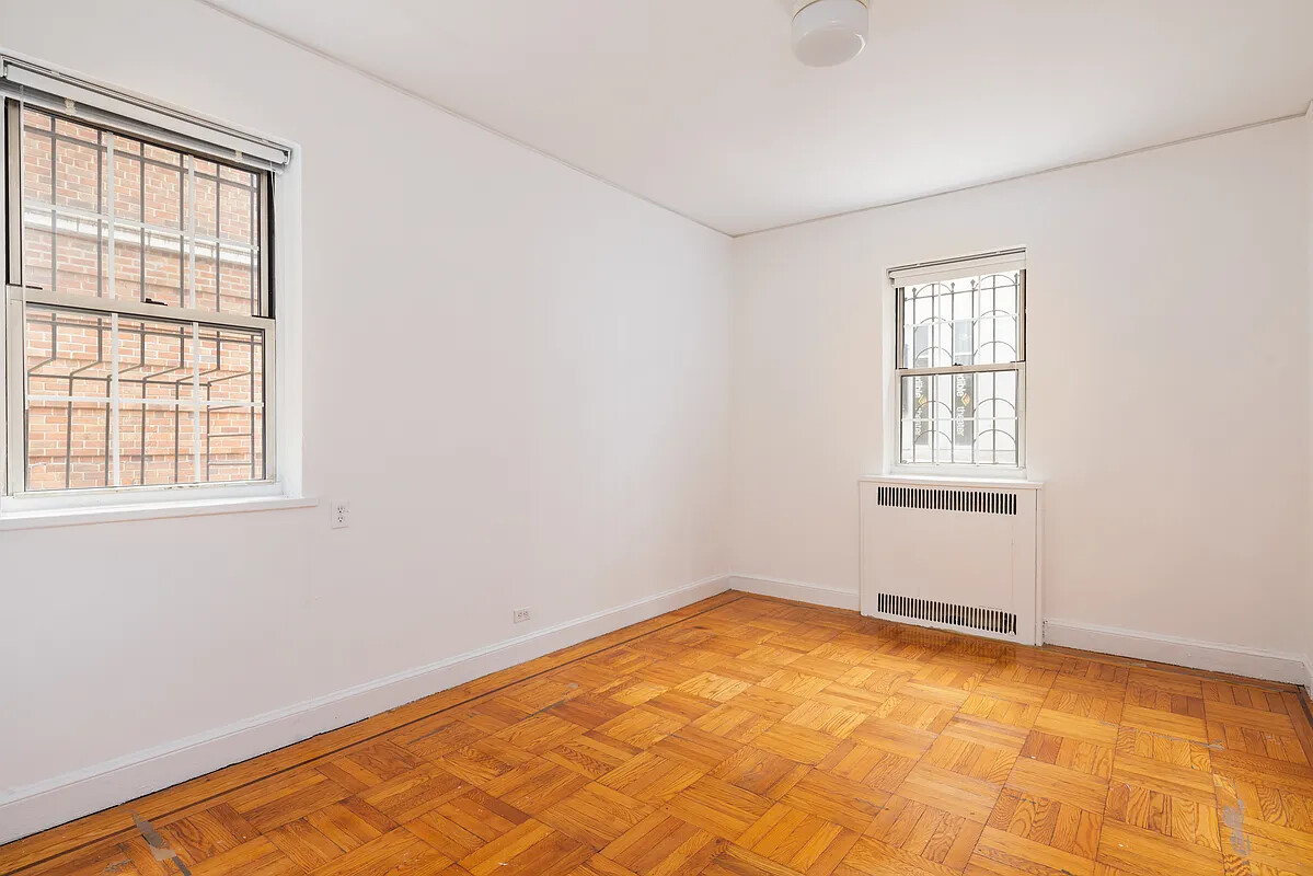 25 Minetta Lane 1F Greenwich Village New York NY 10012