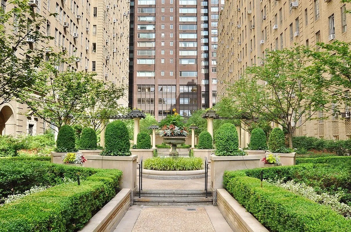 340 West 57th Street 2B Clinton New York NY 10019