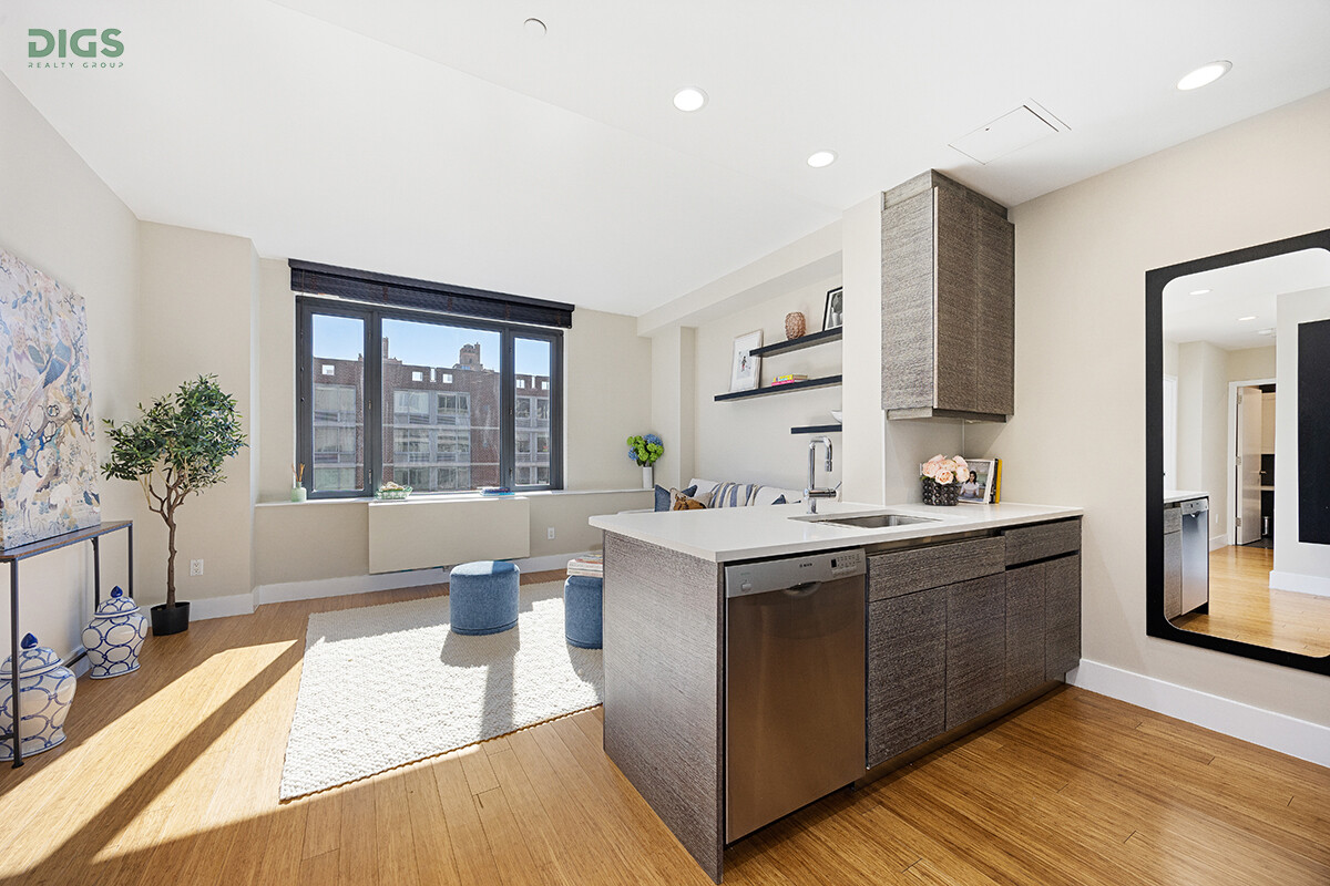 305 West 16th Street 5F Chelsea New York NY 10011