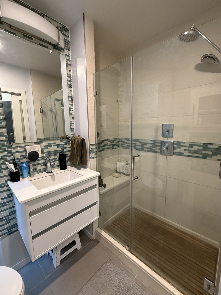 438 West 49th Street 2B Clinton New York NY 10019