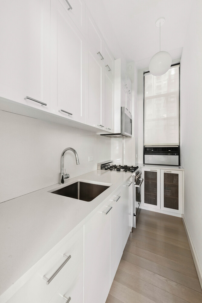 11 West 81st Street 1B Central Park West New York NY 10024