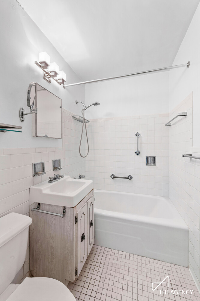 185 West End Avenue 2G Lincoln Square New York NY 10023