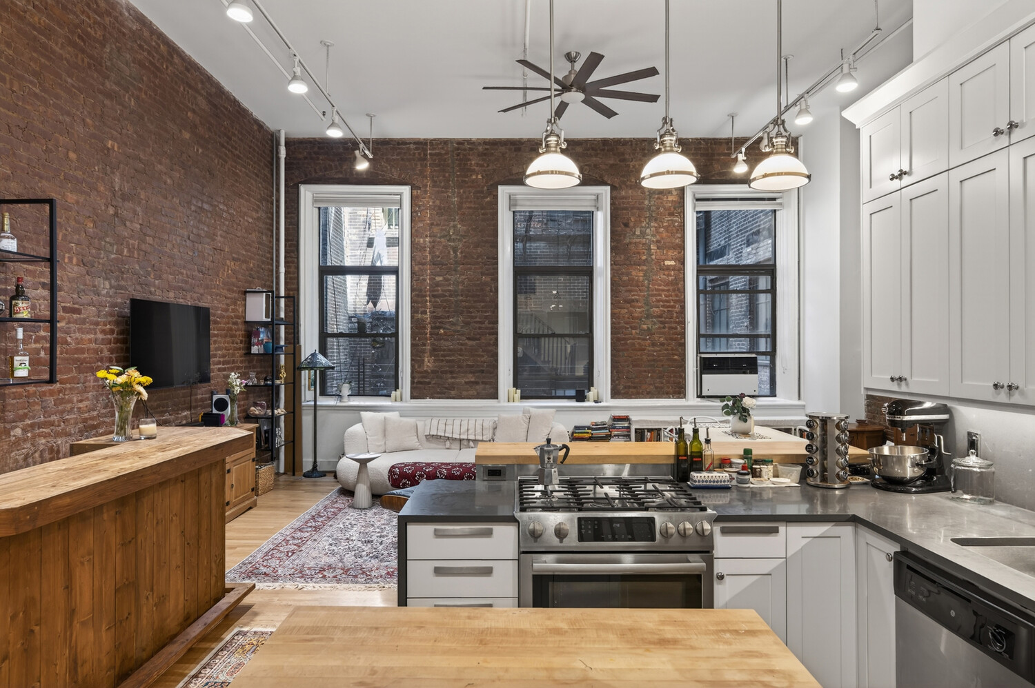 74 Reade Street 2ER Tribeca New York NY 10007