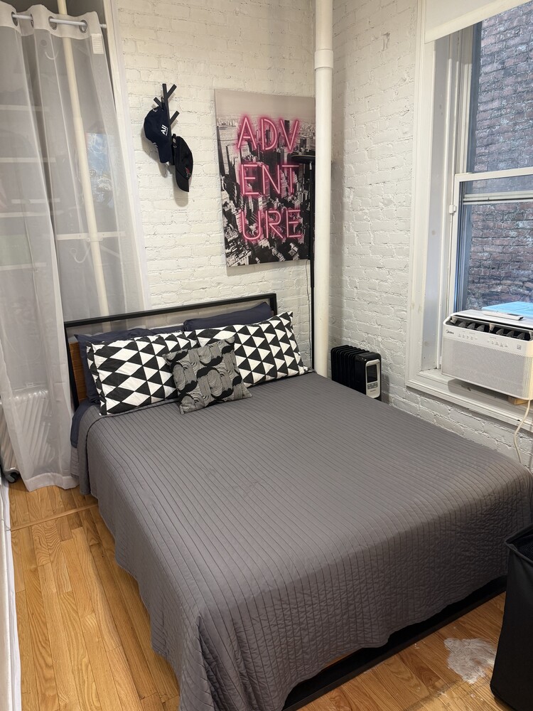 438 West 49th Street 2B Clinton New York NY 10019