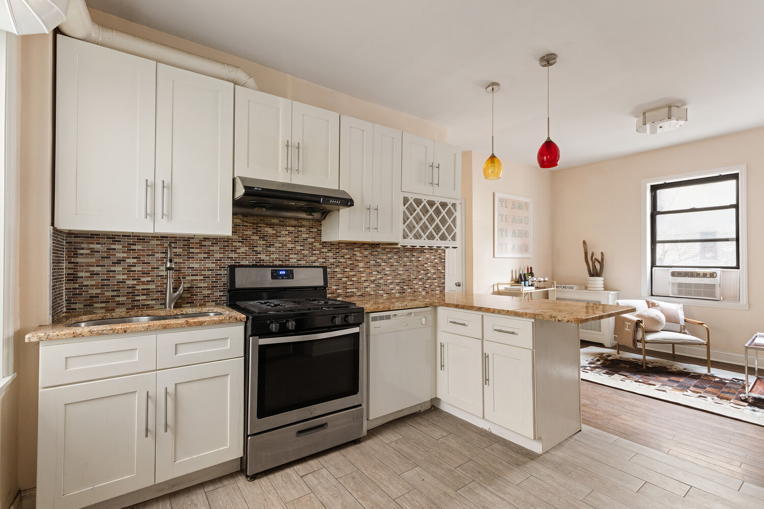 21-16 35th Street 3G Steinway-Ditmars Queens NY 11105