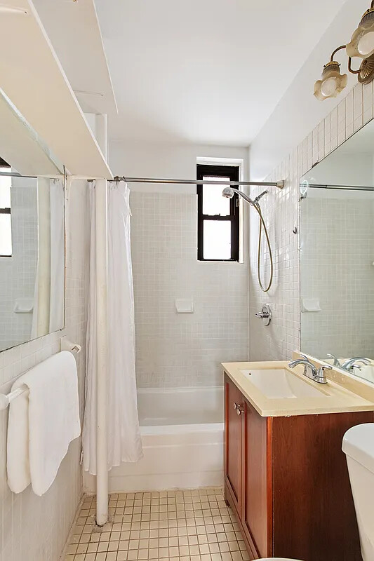 21-38 35th Street 1B Steinway-Ditmars Queens NY 11105