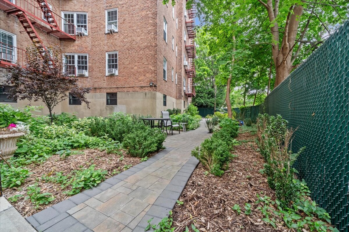 1125 Lorimer Street 2J Greenpoint Brooklyn NY 11222
