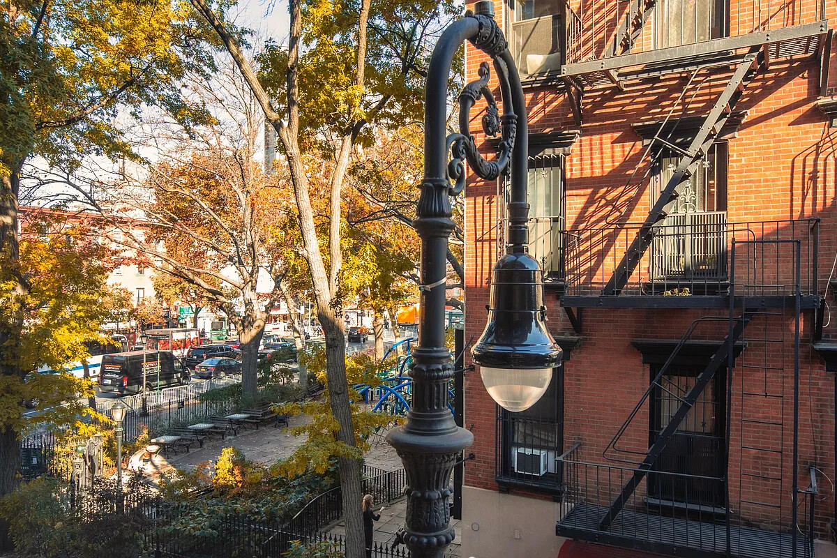 25 Minetta Lane 1F Greenwich Village New York NY 10012