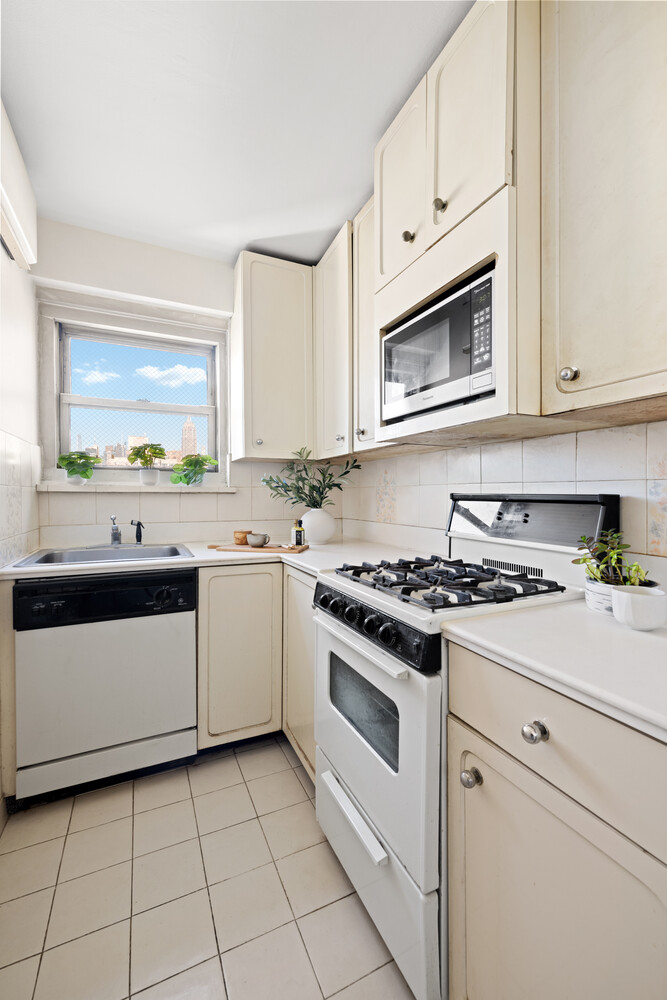 69 West 9th Street 12F Greenwich Village New York NY 10011