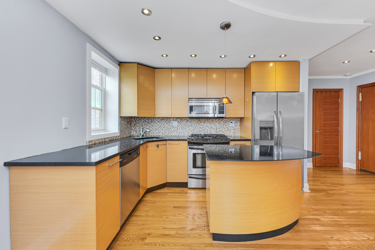 139-09 84th Drive 605 Briarwood Queens NY 11435
