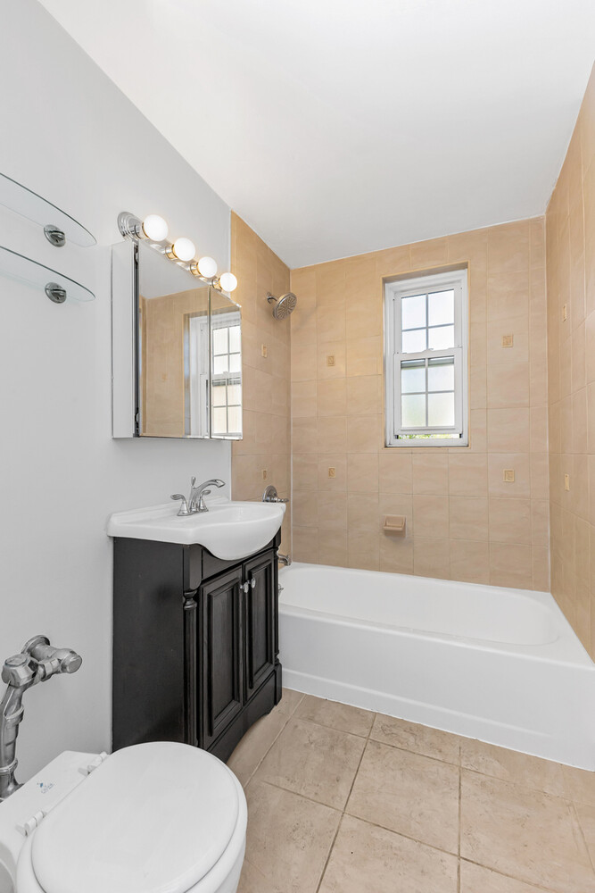 140-21 Burden Crescent 306 Briarwood Queens NY 11435