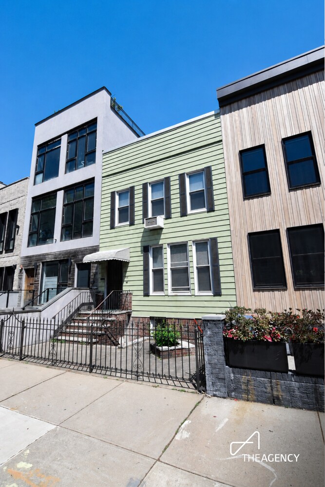 182 Russell Street Greenpoint Brooklyn NY 11222