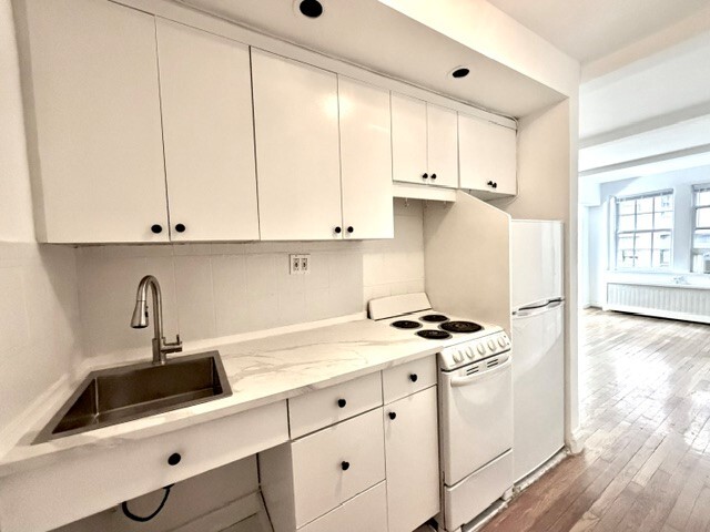 304 East 41st Street 408A Tudor City New York NY 10017