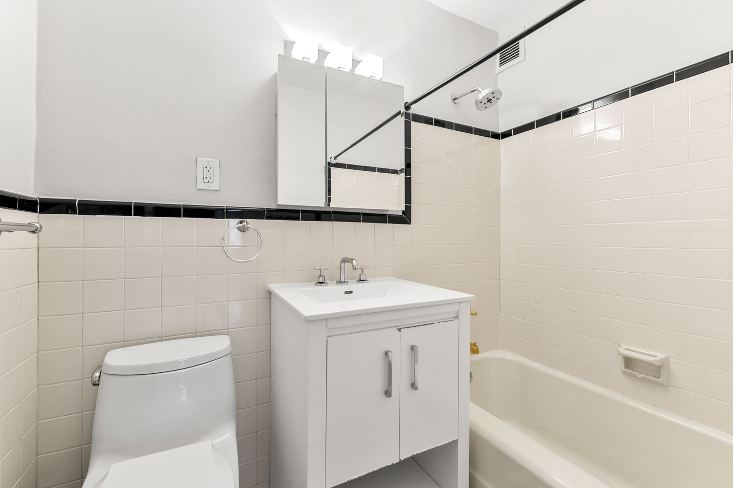 102-10 66th Road 8D Forest Hills Queens NY 11375