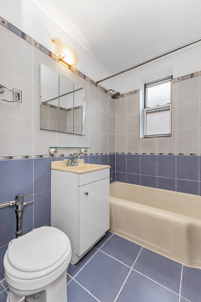 105-25 67th Road 4A Forest Hills Queens NY 11375