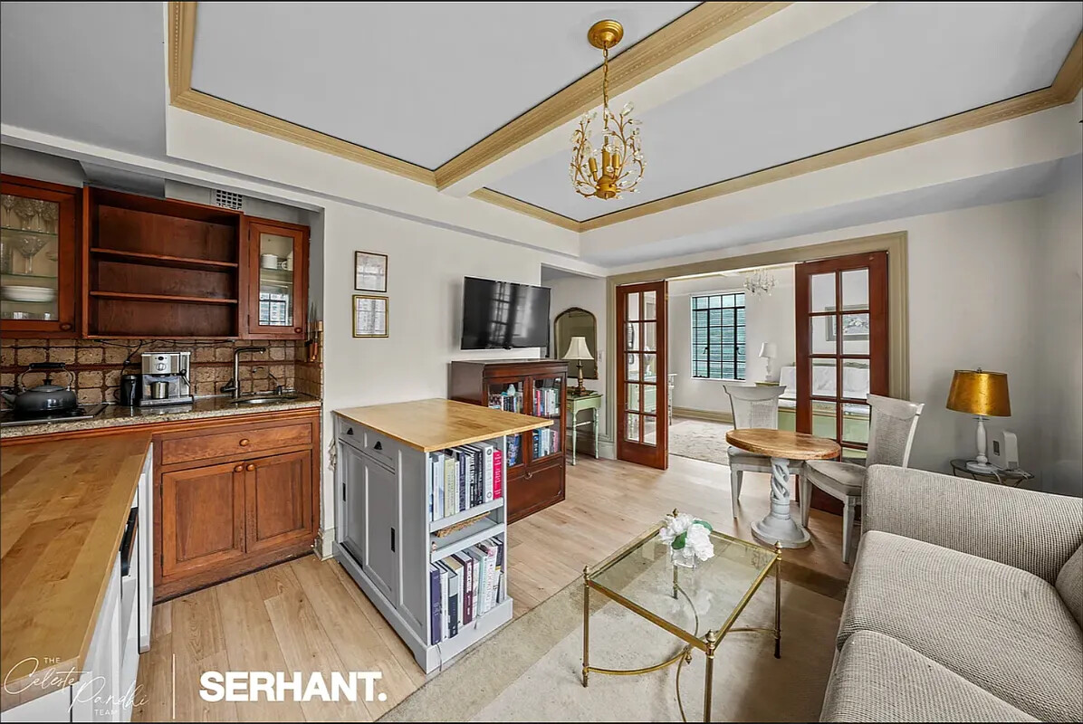 320 East 42nd Street 2318 Tudor City New York NY 10017